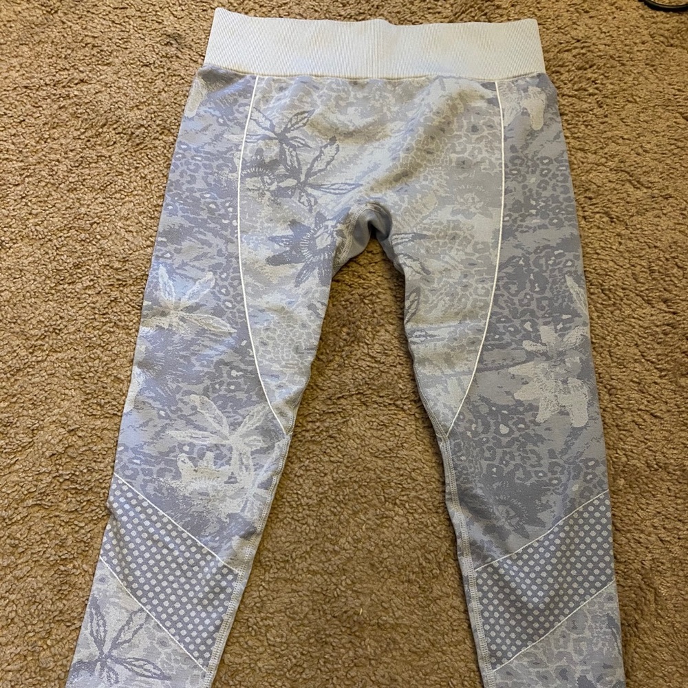 Fabletics capri leggings - Picture 2 of 3